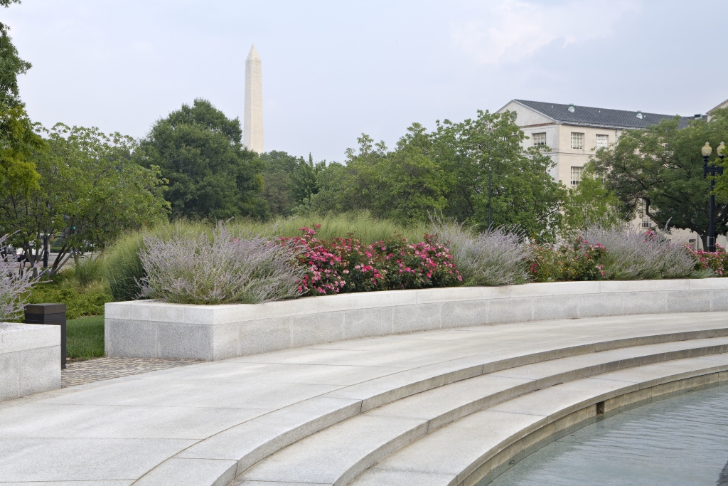 The grounds of the Martin Building at the Federal Reserve © OvS 